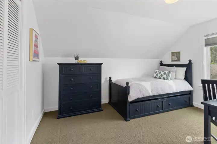 Additional upstairs bedroom