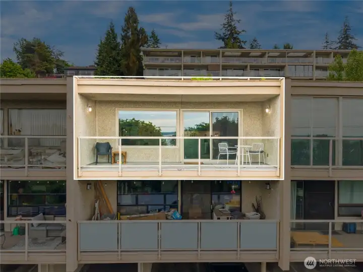 Top floor unit - No stomping from above. Top floor unit - No stomping from above.