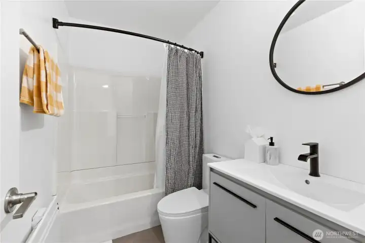 Clean and updated washroom Clean and updated washroom