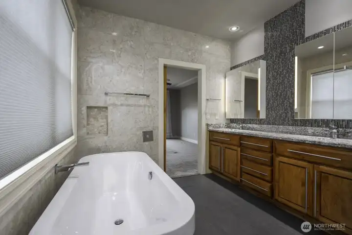 Soaking tub