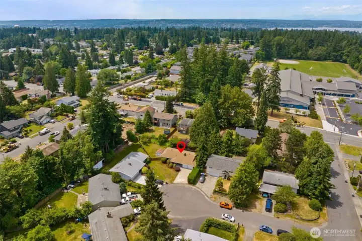 . Minutes to The Landing, Gene Coulon Park, shopping, dining, and fitness.