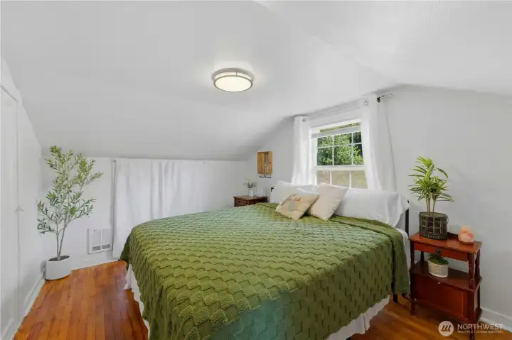 bedroom to right of stairs bedroom to right of stairs