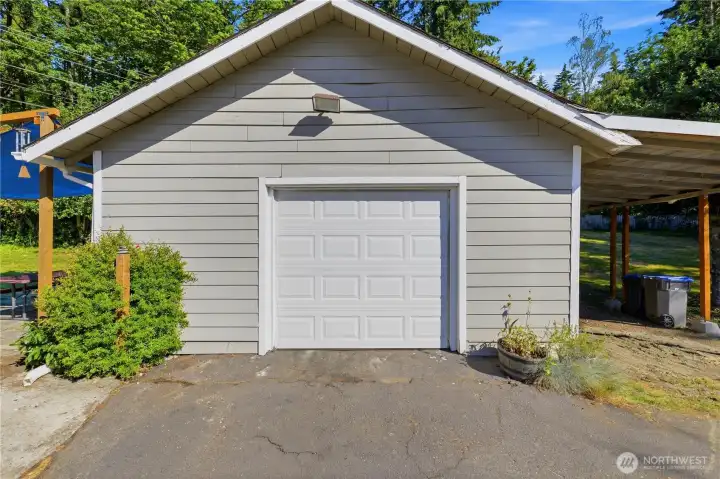 Oversized 1 car garage Oversized 1 car garage