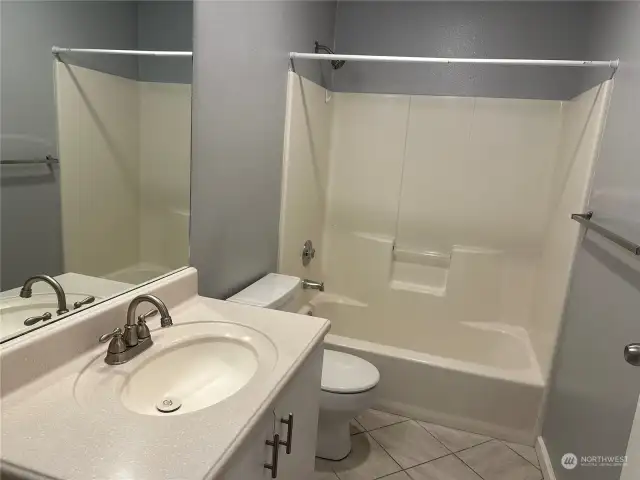 Guest bath with tub and shower