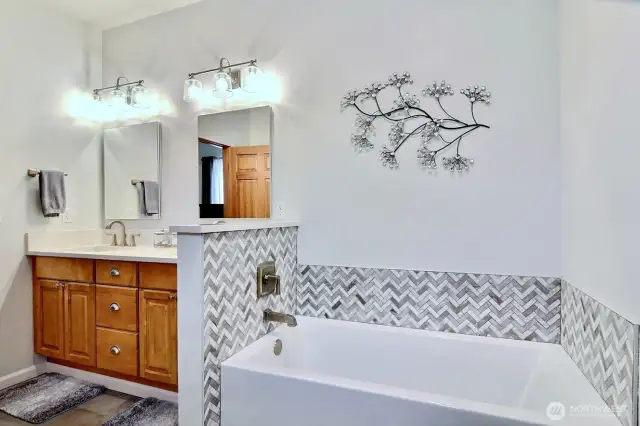 Beautiful and functional. Spacious soaking tub is perfect after a day on the lake. Maybe inter-tubing or wakeboarding got the best of you!