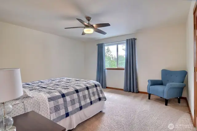 Third bedroom upstairs. Again, lake view !