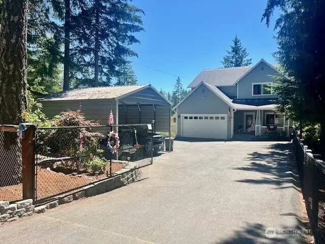 Welcome Home to Lakefront living on Haven Lake