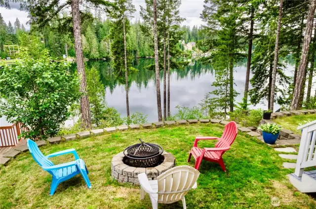 Hang out on the decks or head to the backyard and enjoy a classic bonfire. You’ll be reminiscing about you wonderful lake day and thinking about the night ahead.