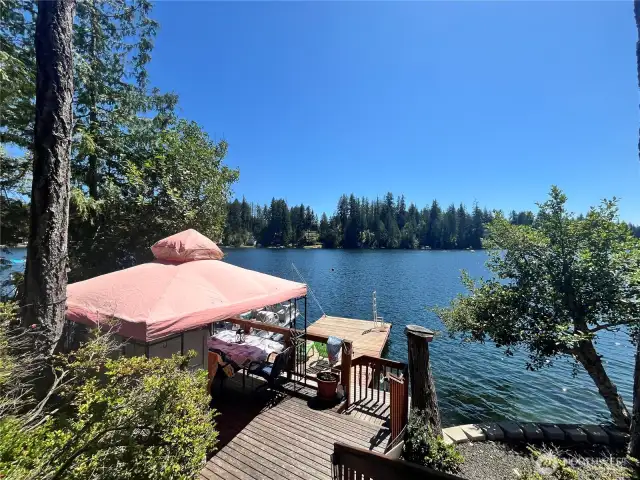 Upper deck attached to the dock, perfect for lakefront dinners.