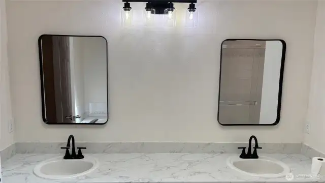 Main Level Master Bath