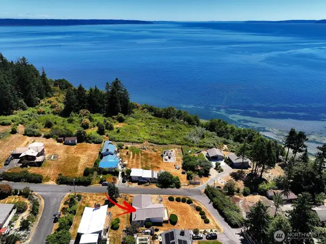 Island Living at its best! Enjoy the sparkling waters of the Puget Sound and all that comes with living close to the sea. From the Sea Lions and Sand Dollars to the Eages, Osprey & Heron, there is so much to appreciate simply being this close to nature.