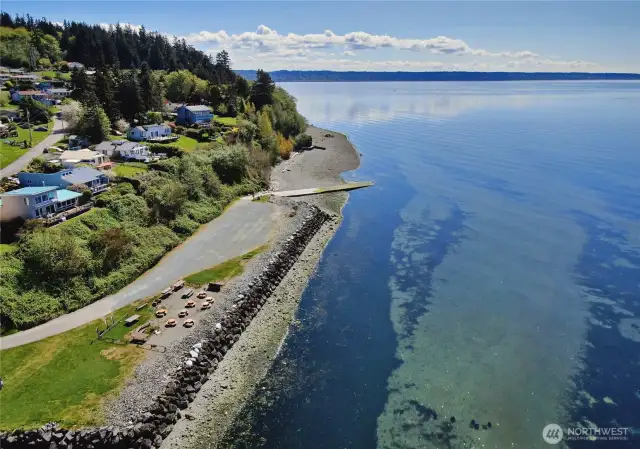 Sandy shores with driftwood & beach rocks, picnic tables, a boat launch and lawn as well!