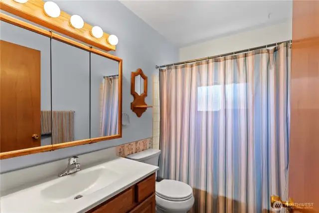 Main level full bath.