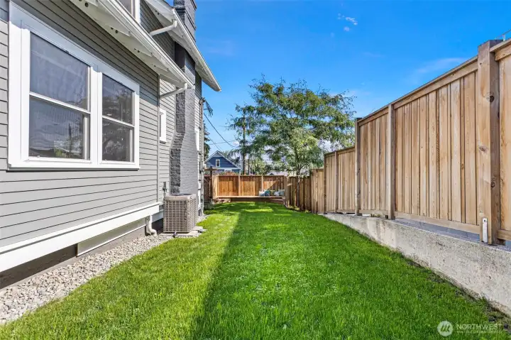 521: Lush side yard