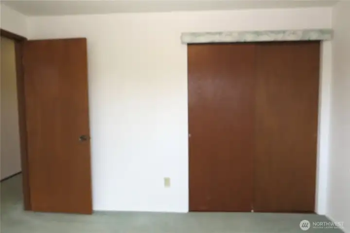 GUEST ROOM VIEW TO THE CLOSET!