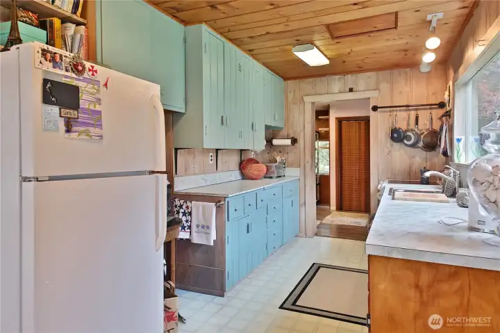 The passthrough galley kitchen is filled with sun!