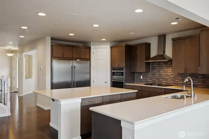 Side by side frig/freezer