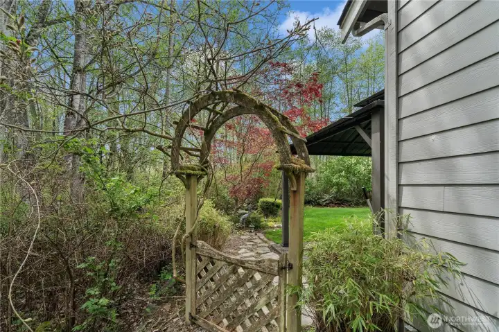 Side gate