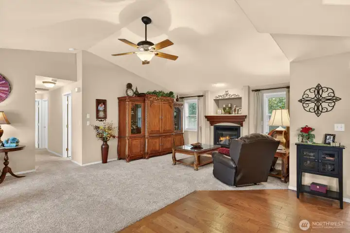 Open floor plan easy for entertaining Open floor plan easy for entertaining