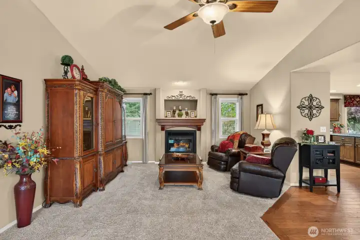 Warm natural gas fireplace Warm natural gas fireplace