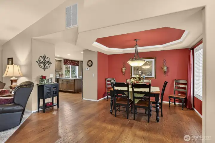 Great dining room with warm manufactured hardwood flooring Great dining room with warm manufactured hardwood flooring