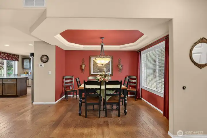 Large dining room to entertain Large dining room to entertain