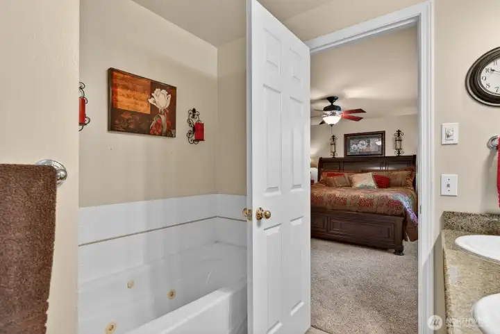 Nice relaxing jetted tub Nice relaxing jetted tub