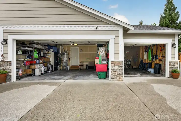 Big bonus a large 3 car garage Big bonus a large 3 car garage