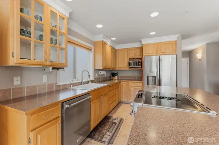 Lots of counter space in kitchen