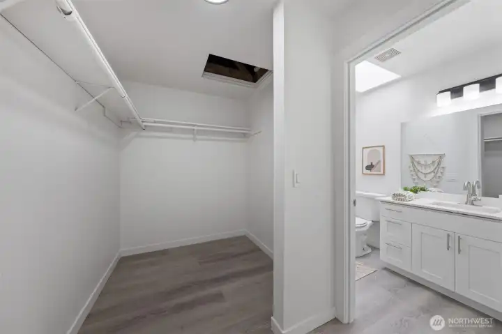 Primary Bedroom Walkin Closet