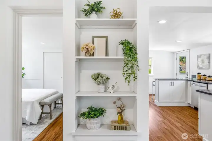 Built in shelving! Built in shelving!