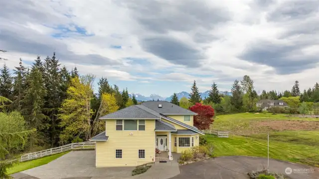 Custom built home with 6.9 organic acres, small barn, pasture, with 3789 sq ft with Cascade Mtn views.