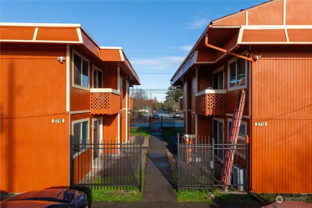 Identical 4-plexes in Central Tacoma.