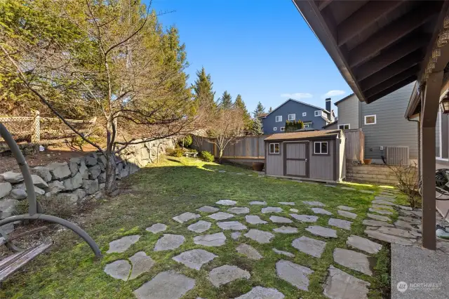 Fully-fenced yard w/ storage shed