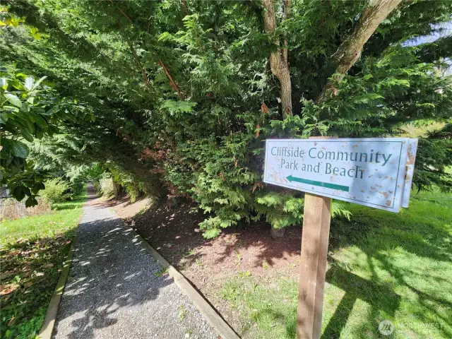 This way to community Beach along trail