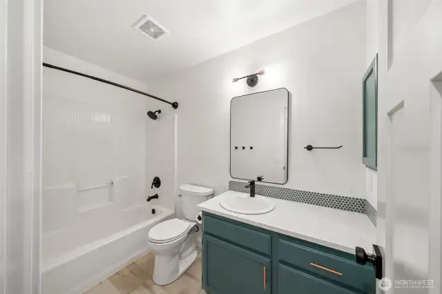2nd upstairs bath