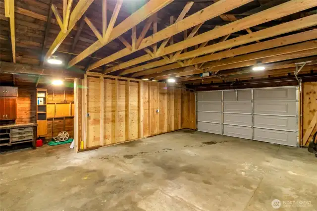 Detached Garage / Shop area
