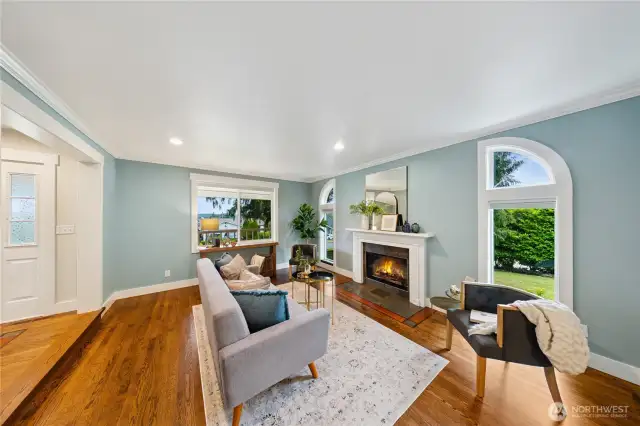 Beautiful oak flooring, wood-burning fireplace.