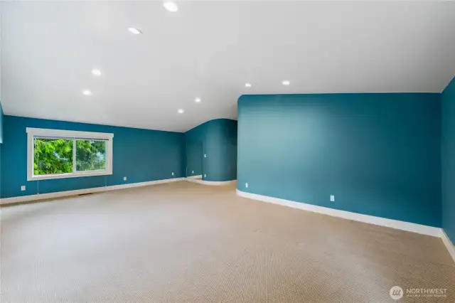 Enormous family room!!