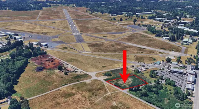 The red arrow and red line outlining the property line are superimposed onto this image.