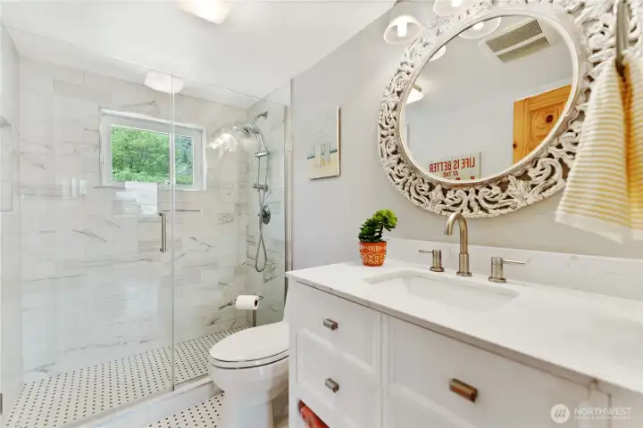 Bathroom 2 (hallway)