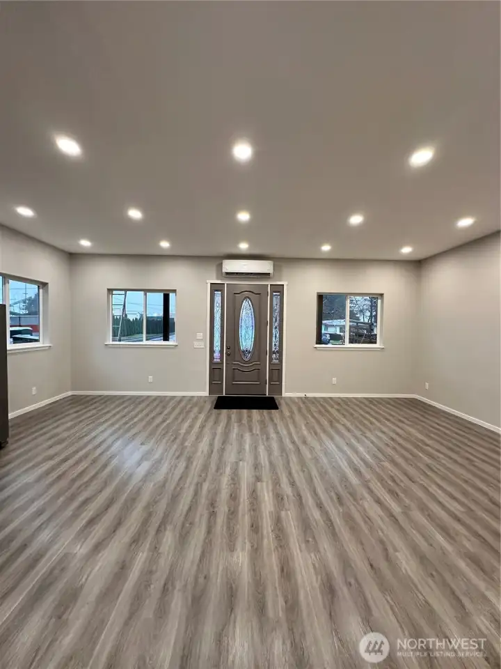 Open concept living, LED Lighting throughout, 10' Ceilings