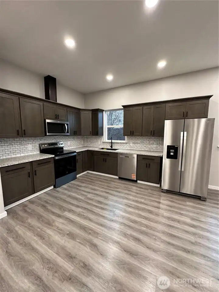 New Appliances, Granite Counters, inset sink, lots of cabinetry storage