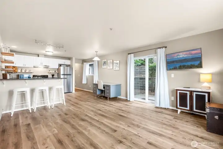 View into kitchen & patio from entry.