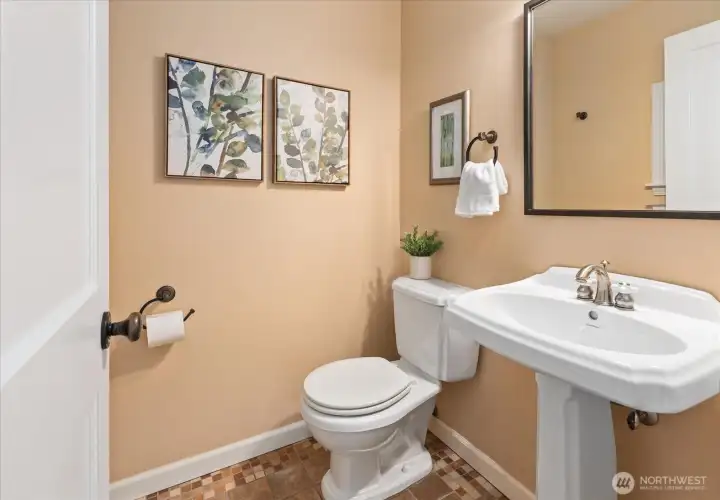 Main floor guest bath/powder room