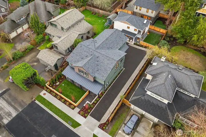 Wide easy flat driveway - to 2 large parking spots