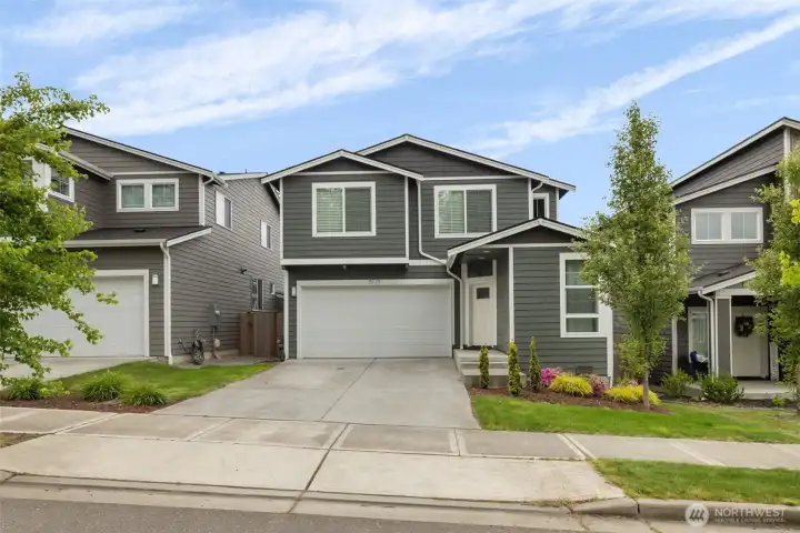This is the last look for a reason: a newer Bremerton home in The Reserve at West Hills that brings the whole story together with comfort, function, and a layout designed to make daily life easier.