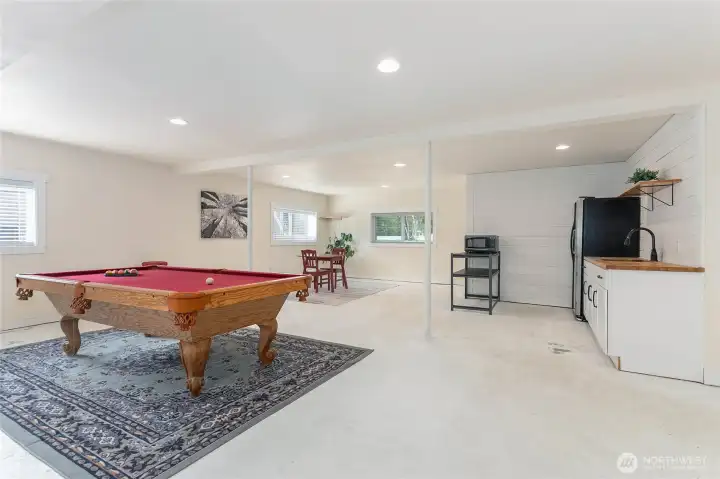 High ceilings and plenty of room for furniture. High ceilings and plenty of room for furniture.