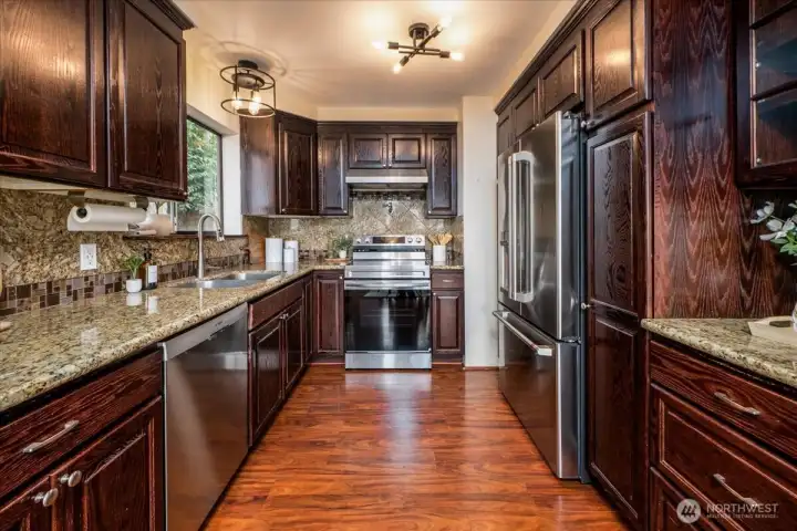 Imagine cooking in this beautiful kitchen...