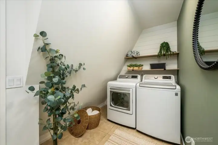 Gourgouse mudroom and laundry with backdoor to the yard. Where you can BBQ or swing in a hammock watching the sun set
